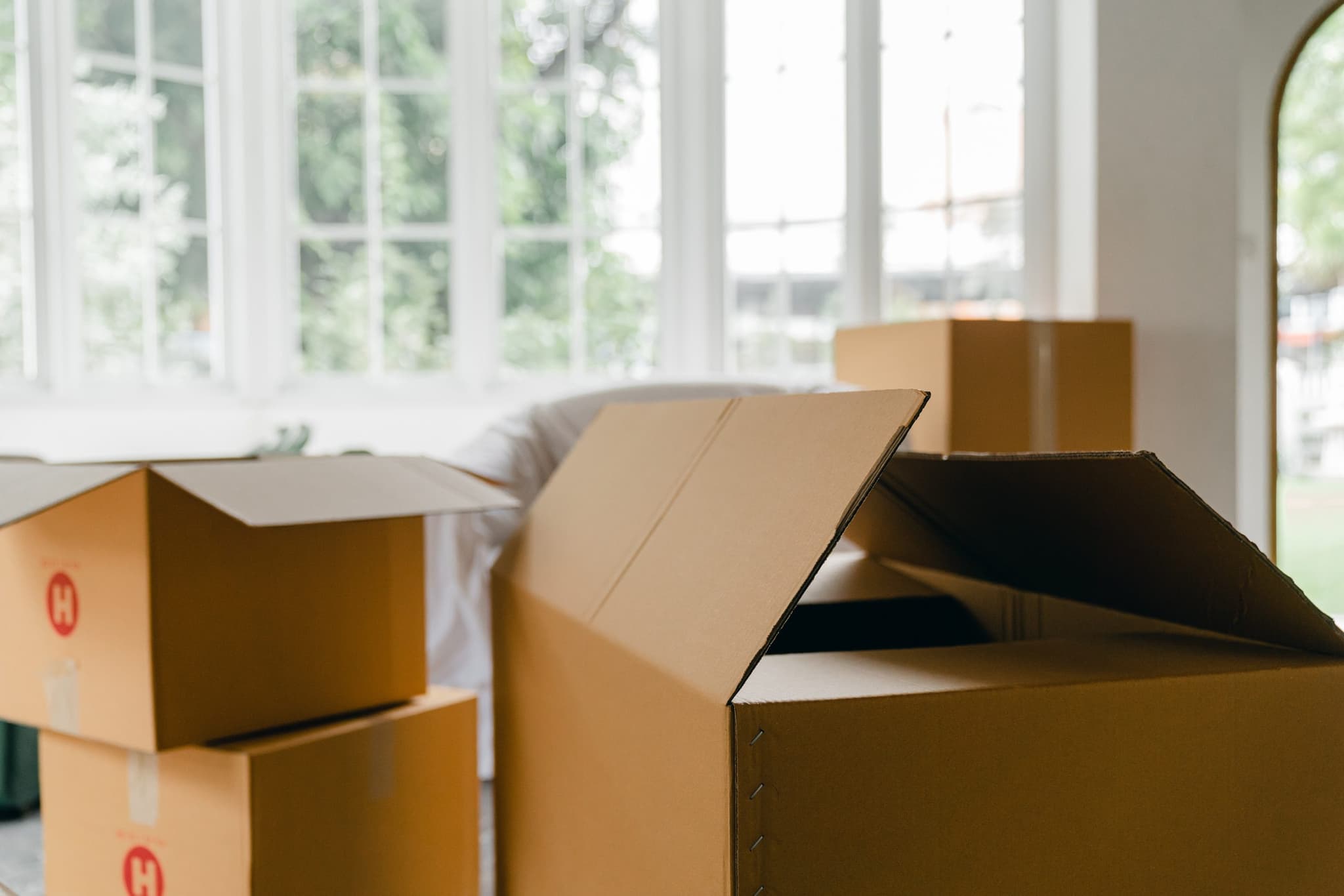 Wie hochwertige Versand Kartons den Unterschied im E-Commerce machen