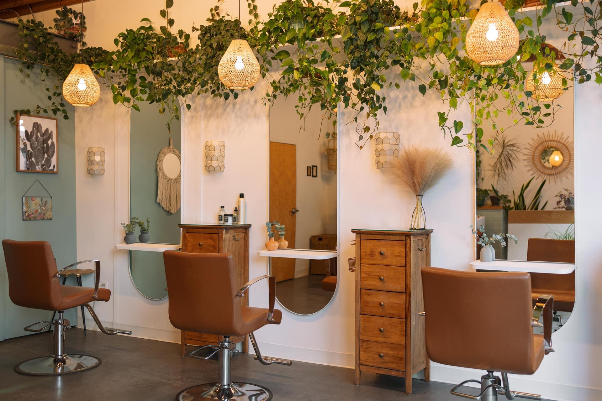 Jetzt entdecken: Einrichtung für Friseursalon & Kosmetikeinrichtung