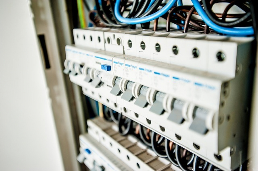 Die Bedeutung der Prüfung ortsfester elektrischer Anlagen für den Brandschutz