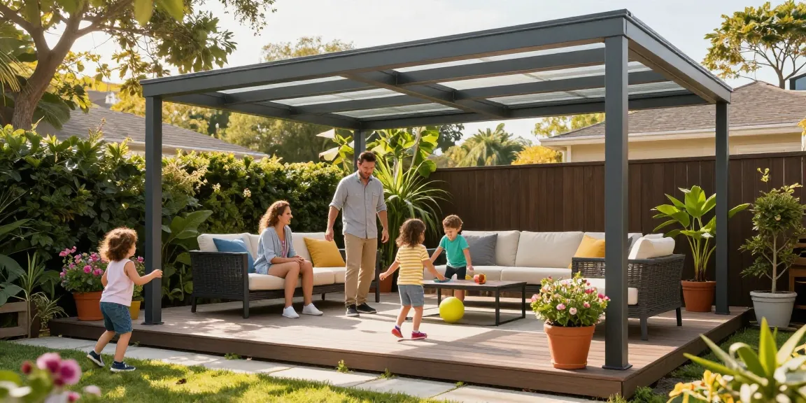 Schöne Terrassenüberdachung mit Familie, die im Garten entspannt und spielt.