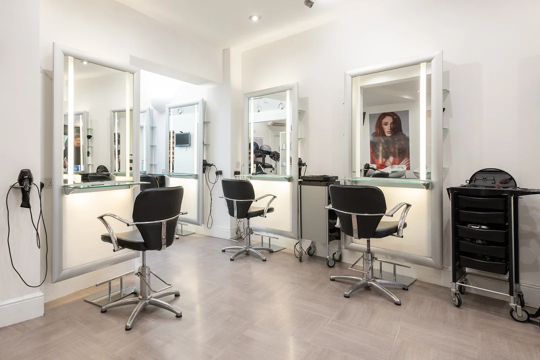 Jetzt entdecken: Einrichtung für Friseursalon & Kosmetikeinrichtung